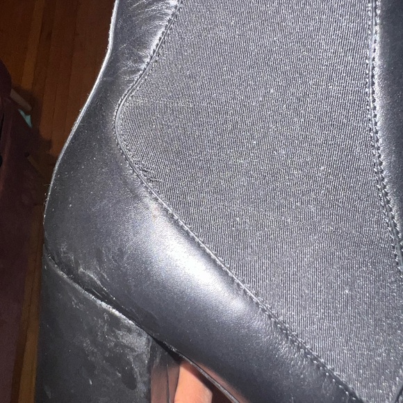 VERSACE🤩❤️‍🔥
Medusa Heeled Chelsea Boots - Picture 10 of 10